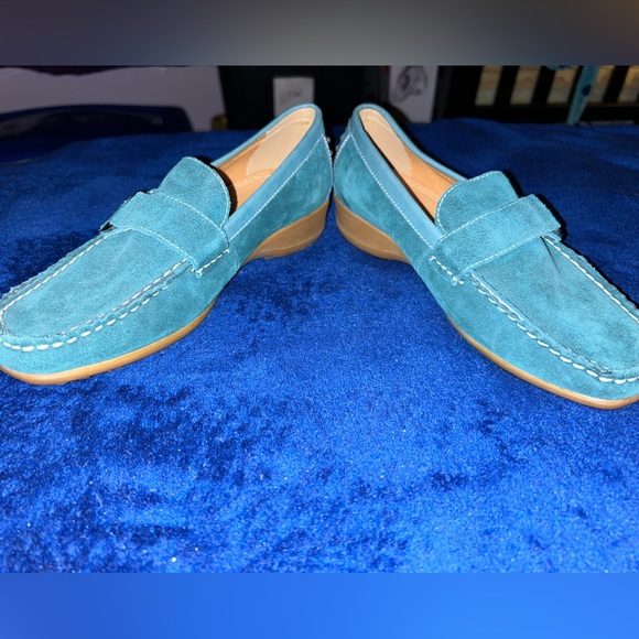 NWOT Teal suede and leather mocassins | size 6 - Picture 2 of 8
